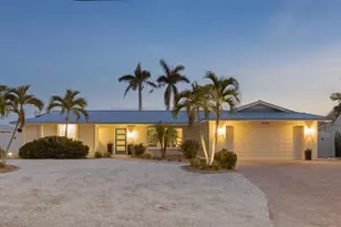 608 Gladstone Ln, Holmes Beach, FL 34217 - Photo 3
