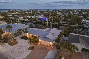 608 Gladstone Ln, Holmes Beach, FL 34217 - Photo 1