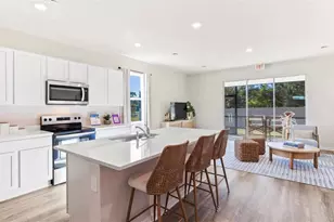 4064 Gold Dust Ln, Sarasota, FL 34243 - Photo 7