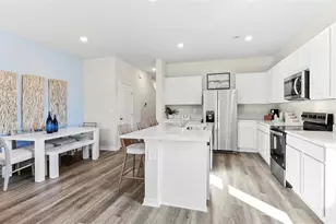 4032 Gold Dust Ln, Sarasota, FL 34243 - Photo 9