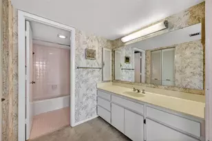 1111 N Gulfstream Ave, Sarasota, FL 34236 - Photo 25