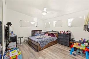 4821 Elfrida Ave, Sarasota, FL 34235 - Photo 7