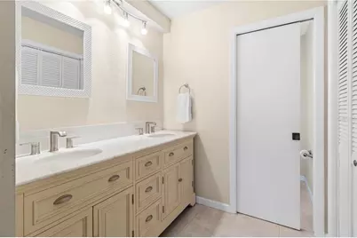 7926 Cypress Lake Drive, Sarasota, FL 34243 - Photo 23