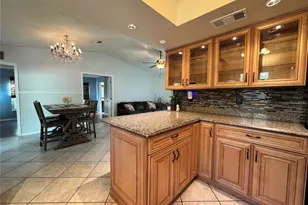 4811 79th Avenue Plaza E, Sarasota, FL 34243 - Photo 9