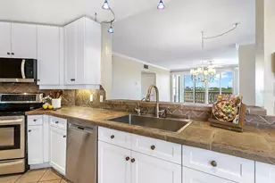 5420 Eagles Point Cir, Sarasota, FL 34231 - Photo 13