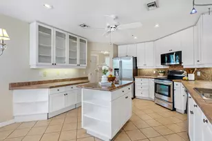 5420 Eagles Point Cir, Sarasota, FL 34231 - Photo 13