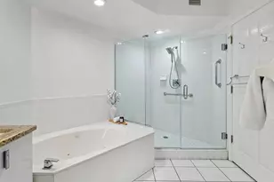 5420 Eagles Point Cir, Sarasota, FL 34231 - Photo 21