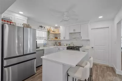 1867 Maryland Avenue NE, Saint Petersburg, FL 33703 - Photo 9