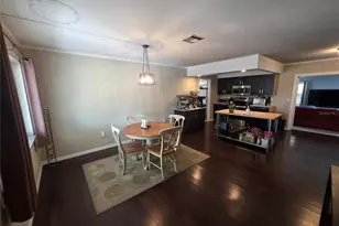 1015 Rhodes Ave, Sarasota, FL 34237 - Photo 3