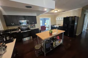 1015 Rhodes Ave, Sarasota, FL 34237 - Photo 17