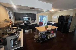 1015 Rhodes Ave, Sarasota, FL 34237 - Photo 5