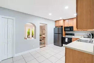 2202 Hyde Park St, Sarasota, FL 34239 - Photo 5