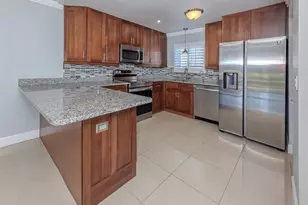 2616 Hidden Lake Dr N, Sarasota, FL 34237 - Photo 11