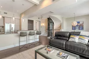 211 Cosmopolitan Ct, Sarasota, FL 34236 - Photo 3