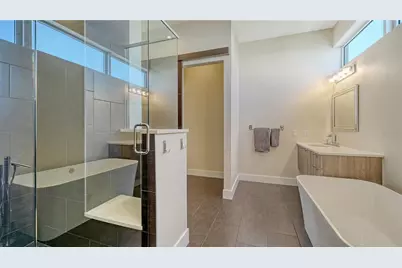 211 Cosmopolitan Court #211, Sarasota, FL 34236 - Photo 13