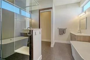 211 Cosmopolitan Ct, Sarasota, FL 34236 - Photo 13