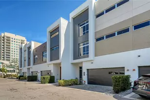 211 Cosmopolitan Ct, Sarasota, FL 34236 - Photo 1