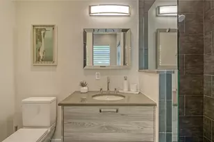 211 Cosmopolitan Ct, Sarasota, FL 34236 - Photo 25