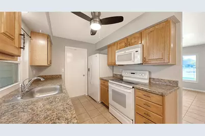 3415 Woodmont Drive, Sarasota, FL 34232 - Photo 9