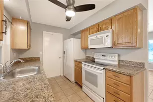 3415 Woodmont Dr, Sarasota, FL 34232 - Photo 9