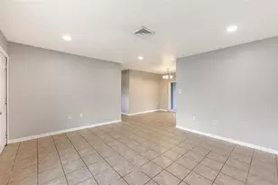 3415 Woodmont Dr, Sarasota, FL 34232 - Photo 5