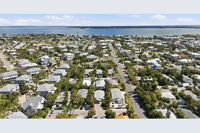 5803 De Palmas Avenue, Holmes Beach, FL 34217 - Photo 35