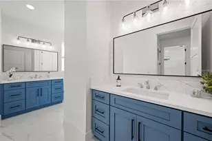 1647 Siesta Dr, Sarasota, FL 34239 - Photo 35