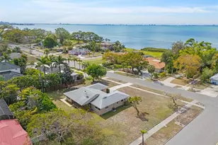 7549 Westmoreland Dr, Sarasota, FL 34243 - Photo 3