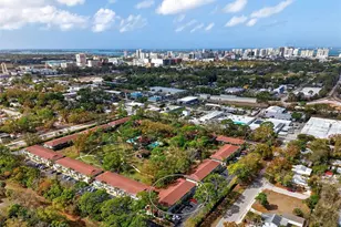 930 La Costa Cir, Sarasota, FL 34237 - Photo 7