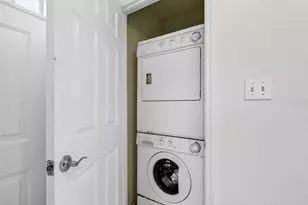 930 La Costa Cir, Sarasota, FL 34237 - Photo 13