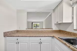 930 La Costa Cir, Sarasota, FL 34237 - Photo 17