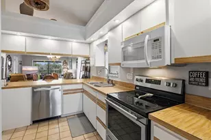 918 Capri Isles Blvd, Venice, FL 34292 - Photo 7