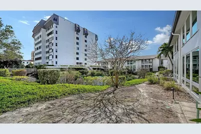 1050 W Peppertree Lane #116B, Sarasota, FL 34242 - Photo 27