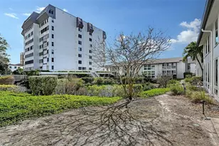 1050 W Peppertree Ln, Sarasota, FL 34242 - Photo 27