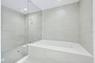 301 Quay Commons, Sarasota, FL 34236 - Photo 17