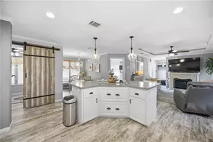 171 Crown Point Dr, Nokomis, FL 34275 - Photo 9