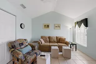 8389 Wingate Dr, Sarasota, FL 34238 - Photo 9