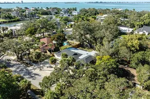 2019 Chippawa Pl, Sarasota, FL 34234 - Photo 35