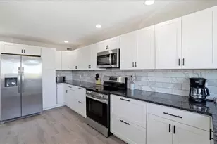 2518 Avenue B, Bradenton Beach, FL 34217 - Photo 19