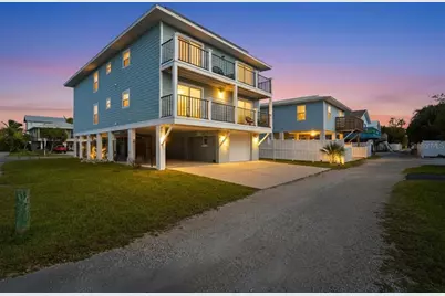 2518 Avenue B, Bradenton Beach, FL 34217 - Photo 3