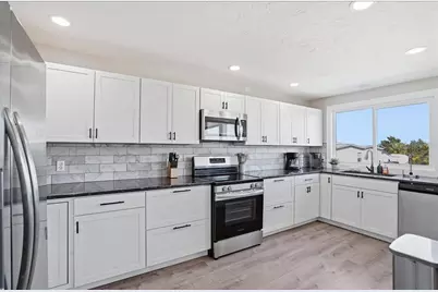 2518 Avenue B, Bradenton Beach, FL 34217 - Photo 21