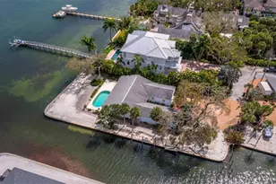 1267 Starboard Ln, Sarasota, FL 34242 - Photo 7