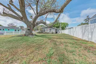 1202 26th Ave W, Palmetto, FL 34221 - Photo 5