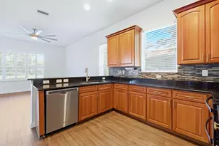 8876 Huntington Pointe Dr, Sarasota, FL 34238 - Photo 11