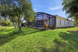 8876 Huntington Pointe Dr, Sarasota, FL 34238 - Photo 31