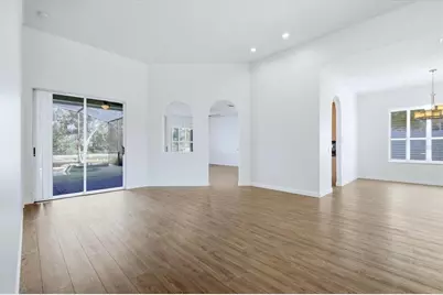 8876 Huntington Pointe Drive, Sarasota, FL 34238 - Photo 5