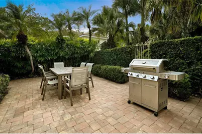 218 Robin Drive, Sarasota, FL 34236 - Photo 33