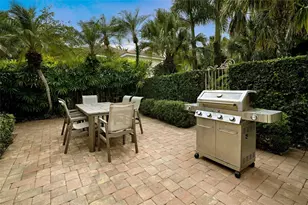 218 Robin Dr, Sarasota, FL 34236 - Photo 33