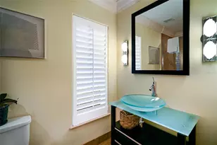 218 Robin Dr, Sarasota, FL 34236 - Photo 19