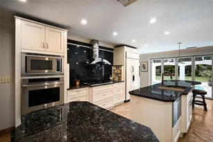 218 Robin Dr, Sarasota, FL 34236 - Photo 13